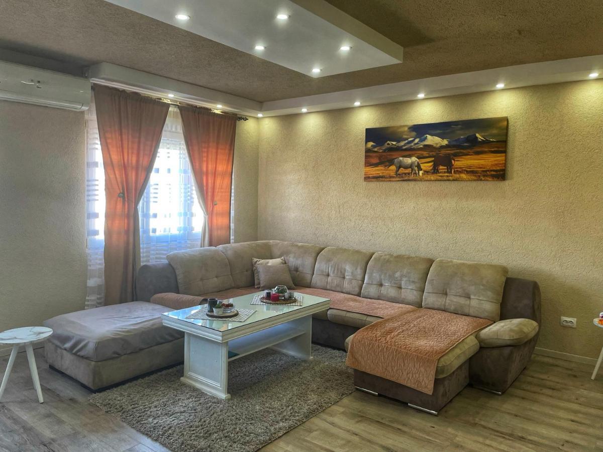 Apartment Alexandar พอดโกริกา ภายนอก รูปภาพ